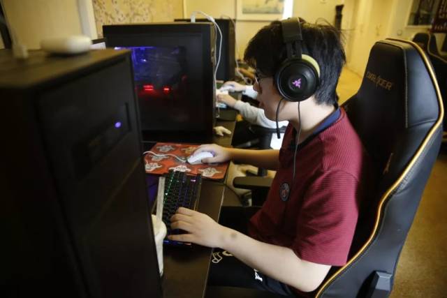 LPL第八周最佳阵容：Ale、Jiejie、Scout、Hope、Ming