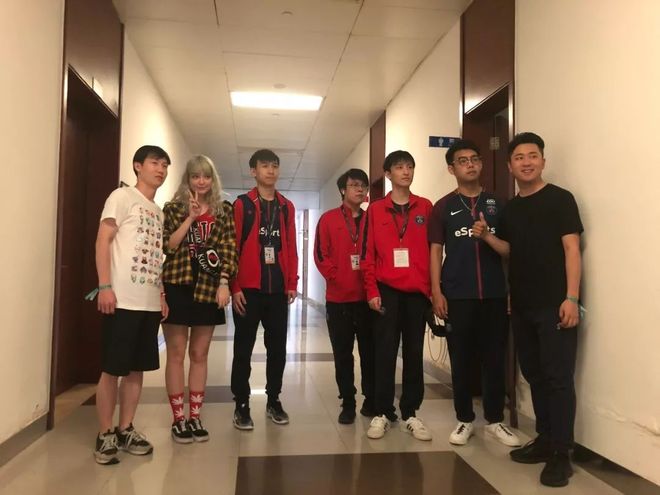 战舰轰鸣！大表哥的全白双杀吹响了反击的号角，Faze从1-2反弹淘汰VIT