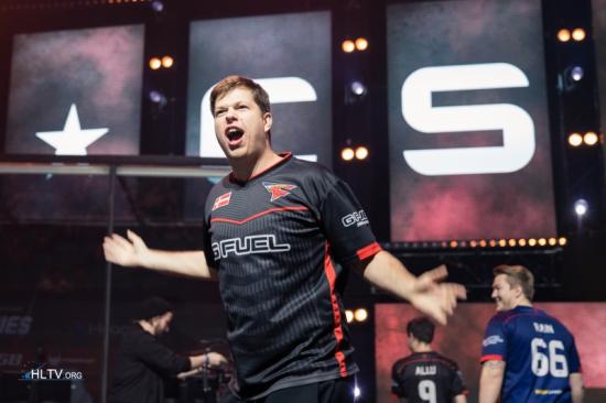 实力碾压！ENCE 2-0战胜C9